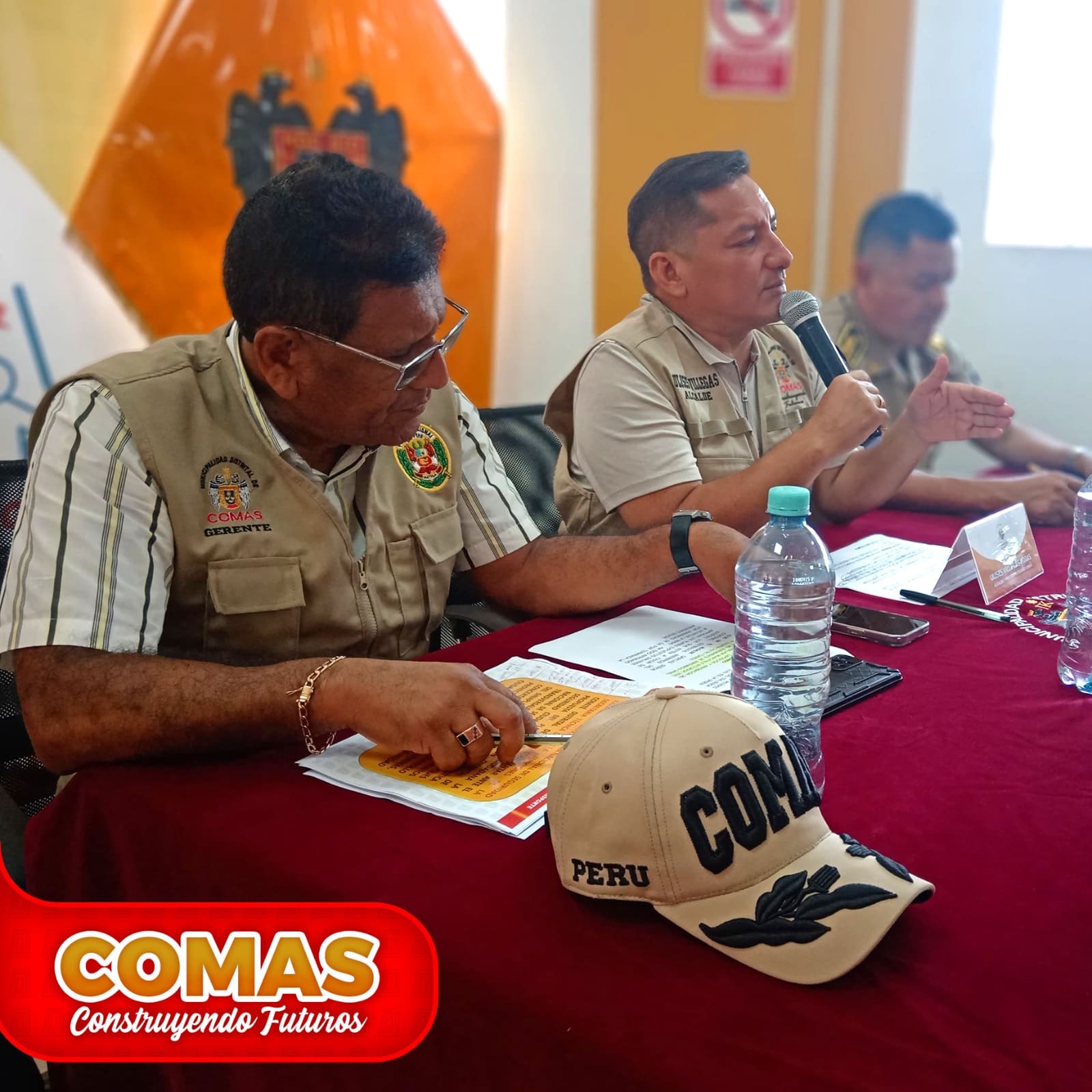 ALCALDE DE COMAS ULISES VILELGAS TOMÓ JURAMENTO A LOS NUEVOS JEFES POLICIALES DEL CODISEC - 2025