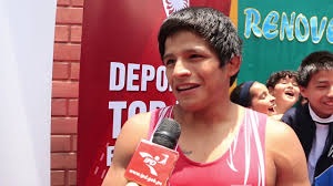 Entrenador de academia de Lucha Libre de Comas, Sixto Aucaupiña obtiene medalla de Oro en Santiago de Chile