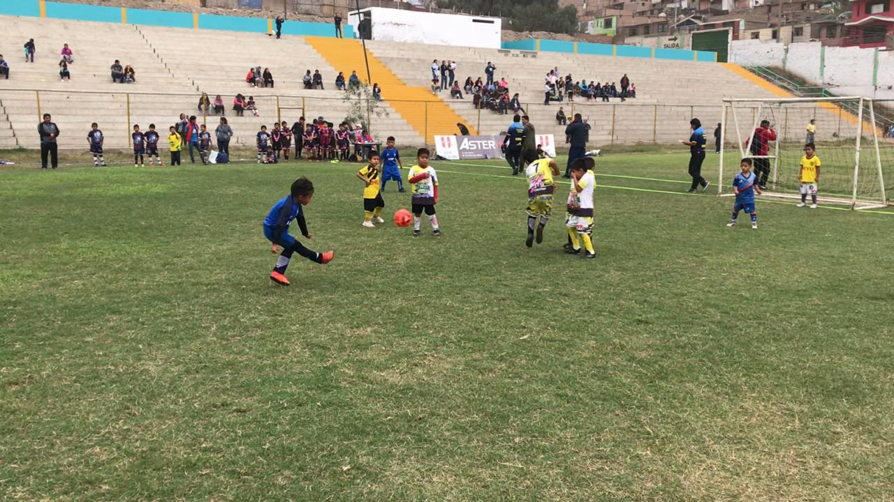 Cientos de niños participan en las escuelas deportivas de la Municipalidad de Comas