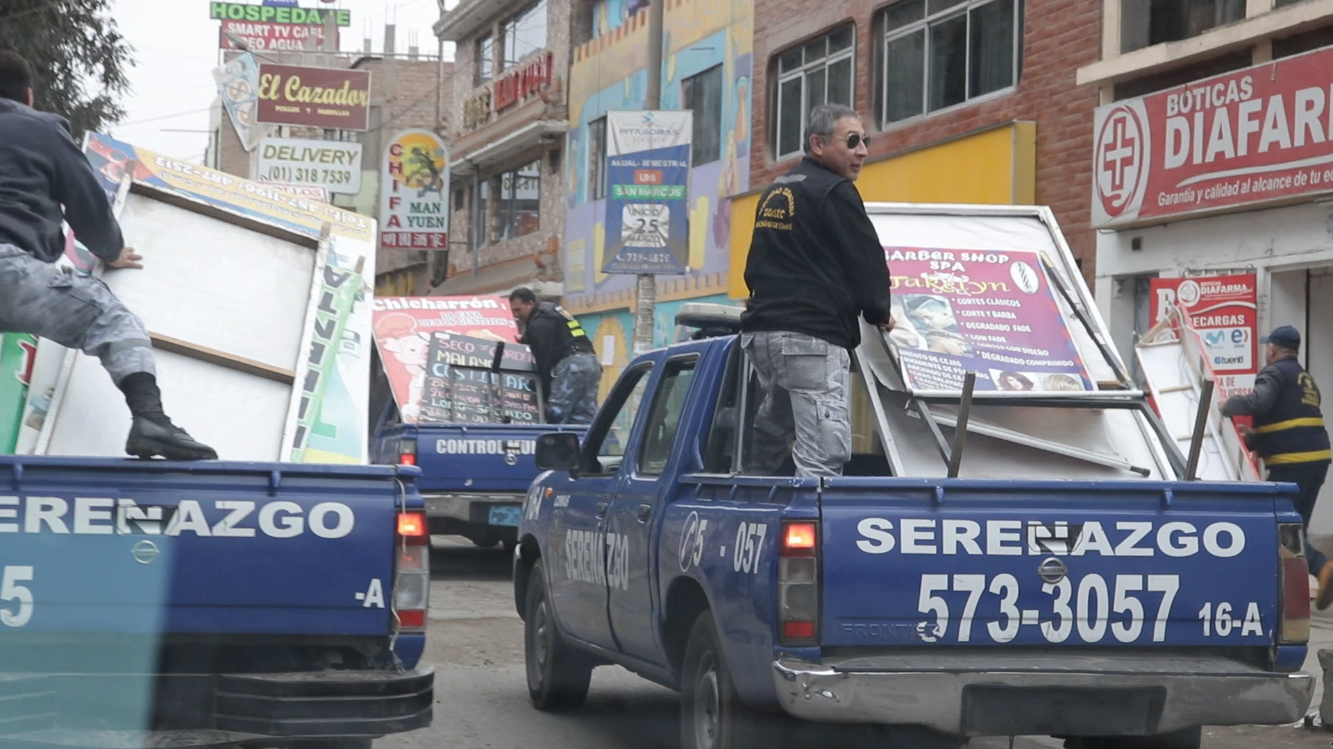 Municipalidad empezó a desbloquear las vías públicas de carteles y banners que impiden el paso seguro